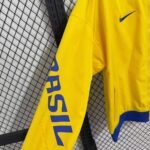 Retro Brasil Windbreaker Amarillo - Imagen 4