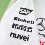 F1 Mercedes Polo 2025 White - Imagen 11
